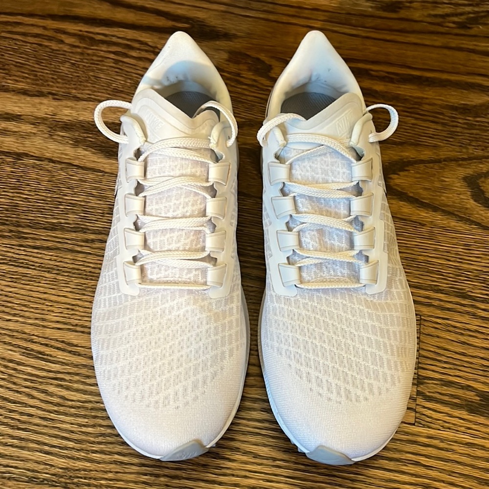 NIKE Zoom Pegasus 37 Shoes Size 10.5